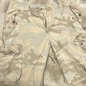 Gap men’s desert camo cargo shorts size 32